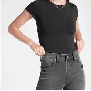 Express | Body Contour T-Shirt